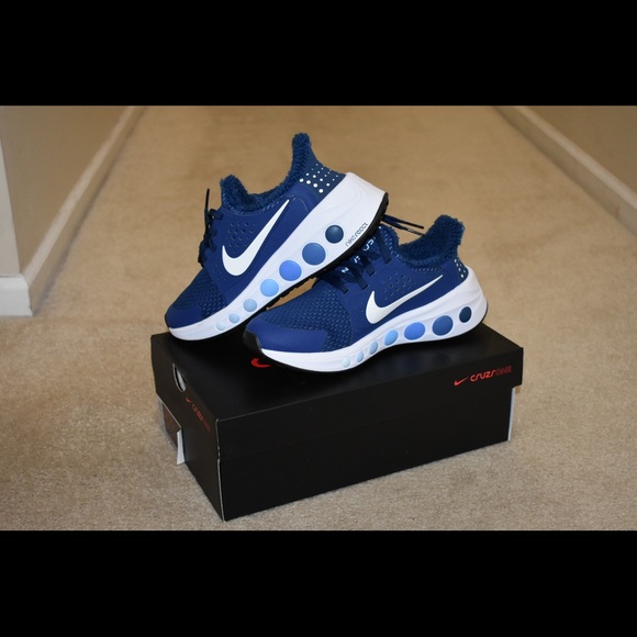 I’m selling an limited addition pair of Nikes - Picture 5 of 8